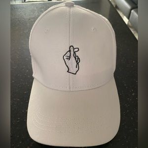 Finger Heart Love hat